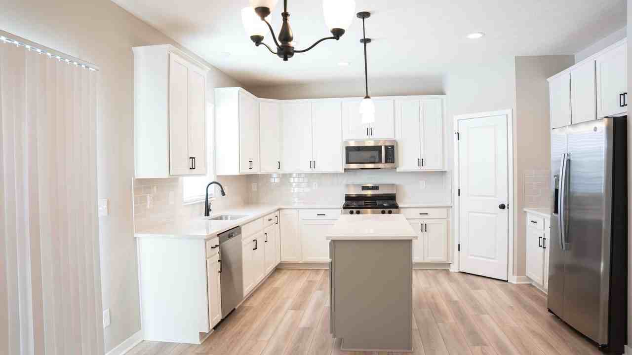 1717 Longhill Dr - Photo 7 of 45