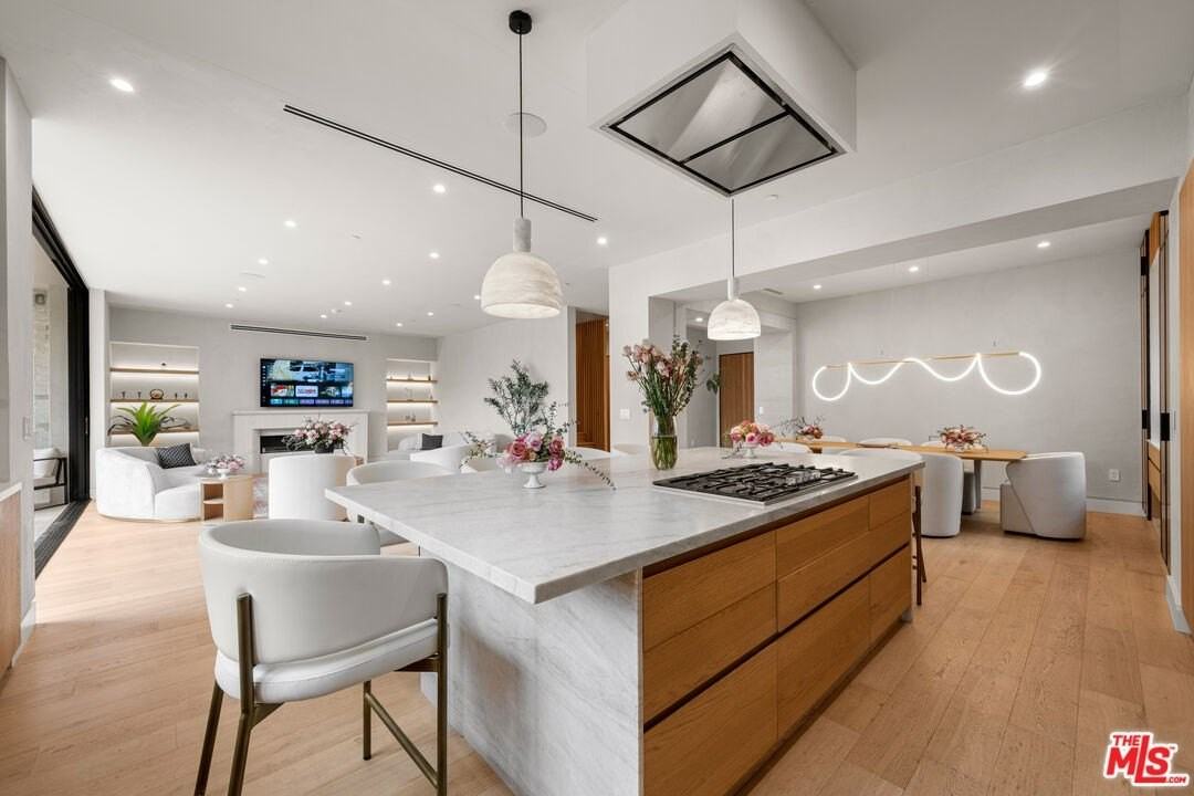 4740 Sunnyslope Avenue - Photo 7 of 48