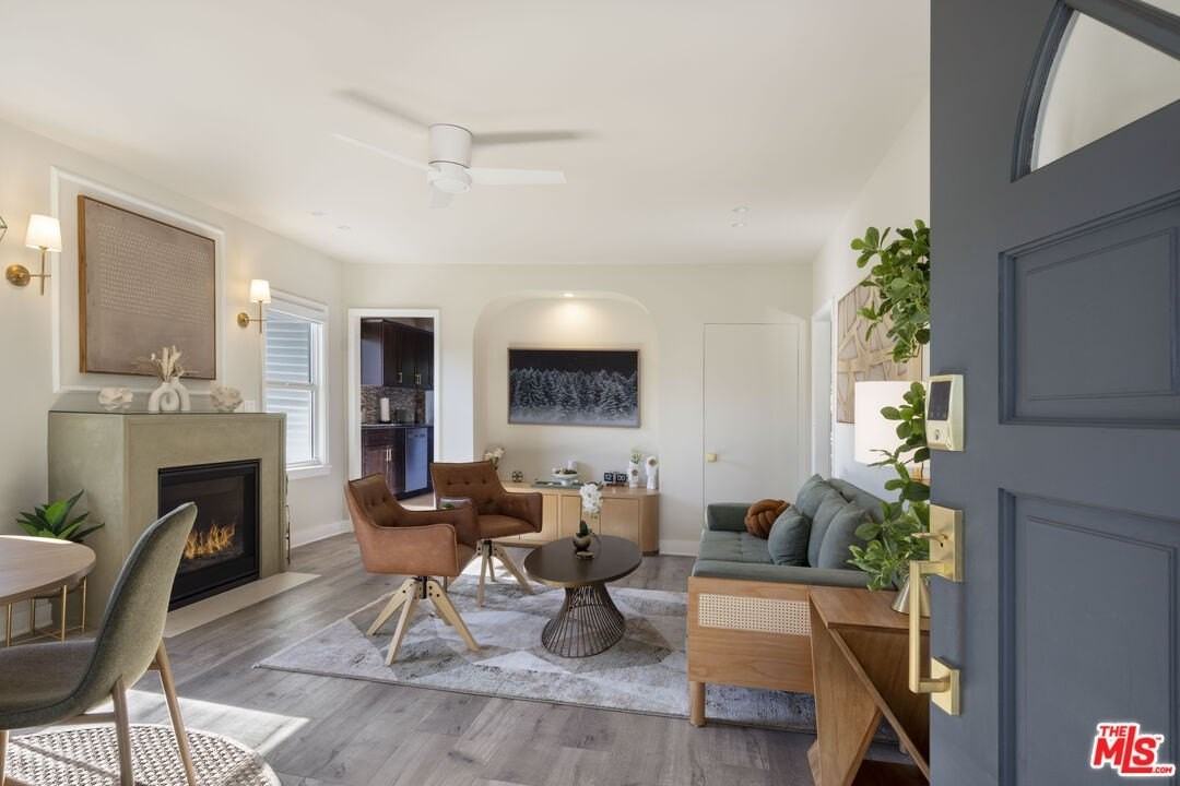 725 North Harvard Boulevard - Photo 4 of 19