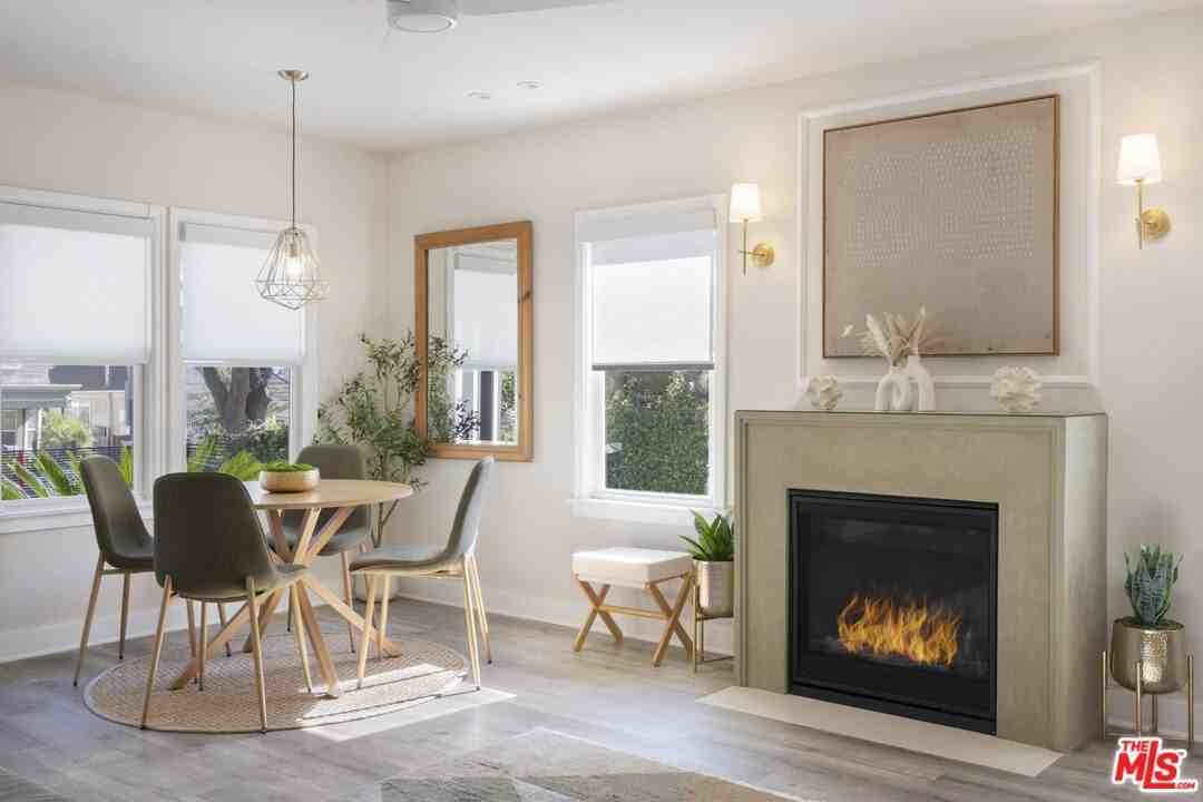 725 North Harvard Boulevard - Photo 5 of 19