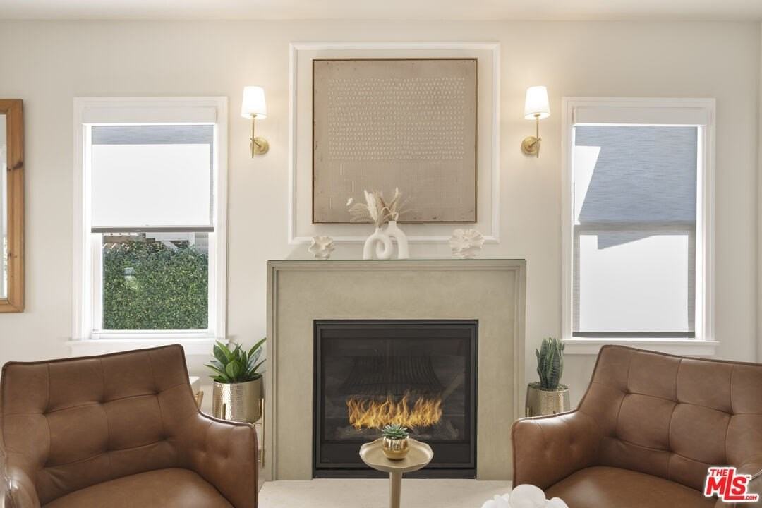 725 North Harvard Boulevard - Photo 6 of 19