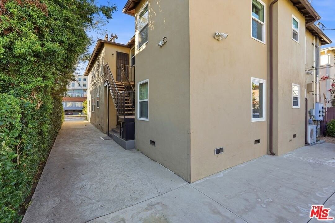 1440 South Sherbourne Drive - Photo 7 of 29