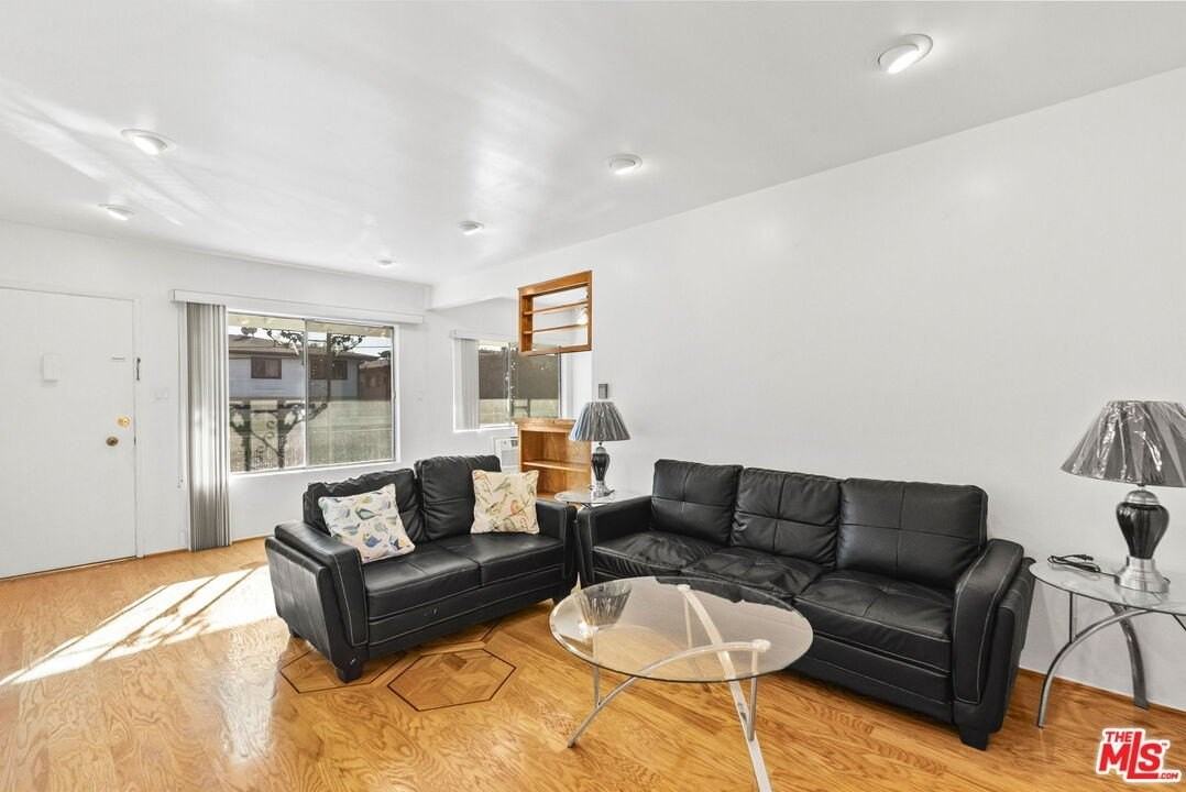 15529 Moorpark St Apt 3 #3 - Photo 6 of 20