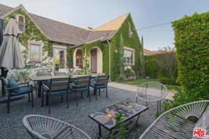 featured image of 513 North Mansfield Avenue