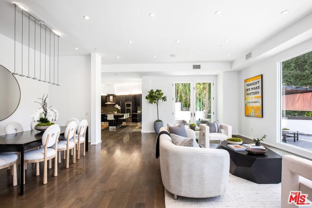 1642 Lindacrest Drive - Photo 3 of 22