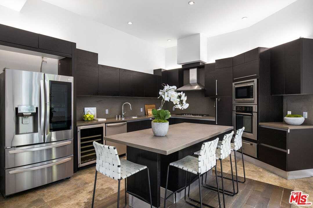 1642 Lindacrest Drive - Photo 7 of 22