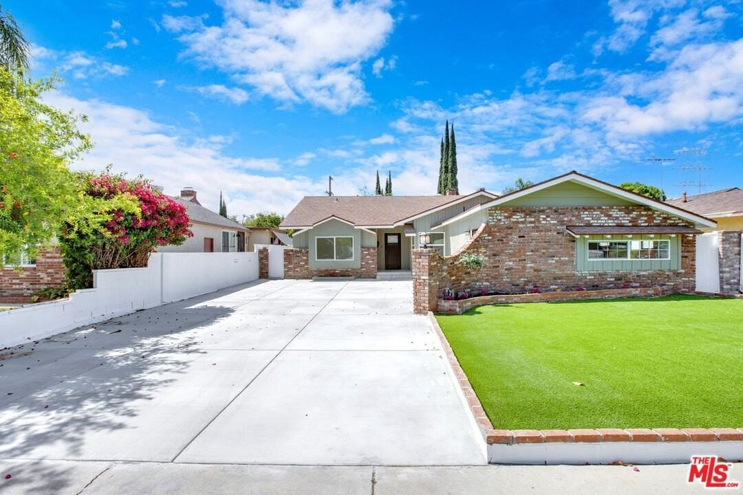 18800 Cohasset Street - Photo 2 of 25