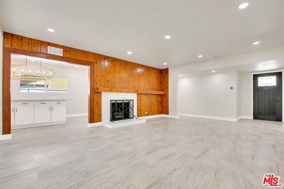 18800 Cohasset Street - Photo 4 of 25