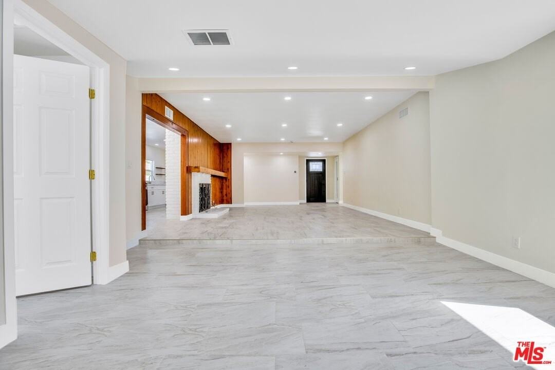 18800 Cohasset Street - Photo 5 of 25