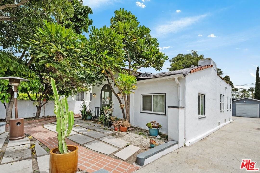 2736 S Cloverdale Ave - Photo 4 of 18