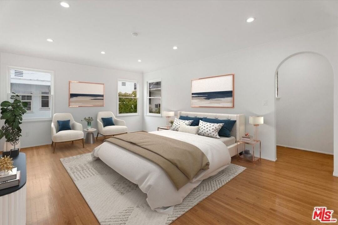 205 S Reeves Dr - Photo 6 of 13