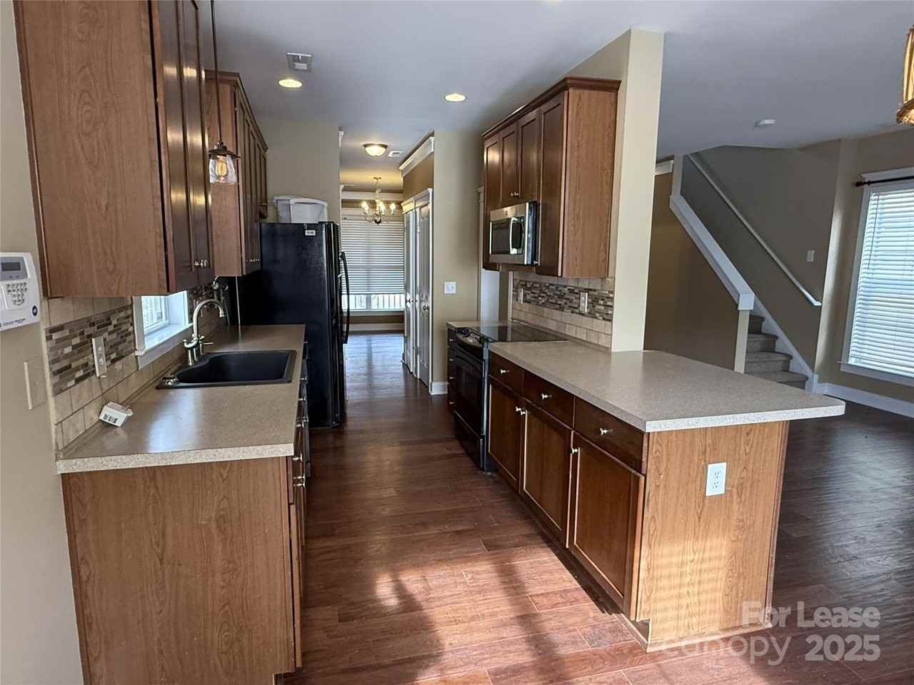 15211 Barnsbury Dr - Photo 5 of 17