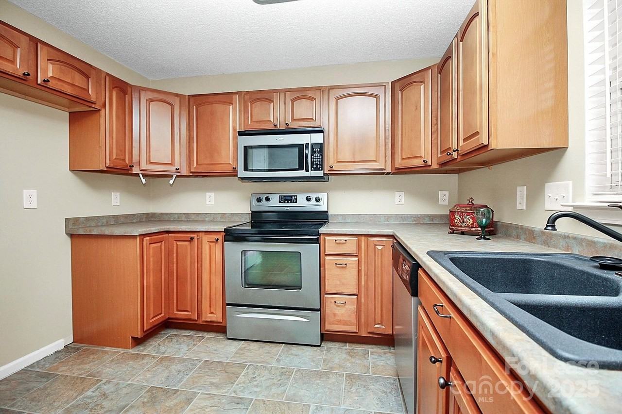 7115 Simbrah Way - Photo 7 of 35