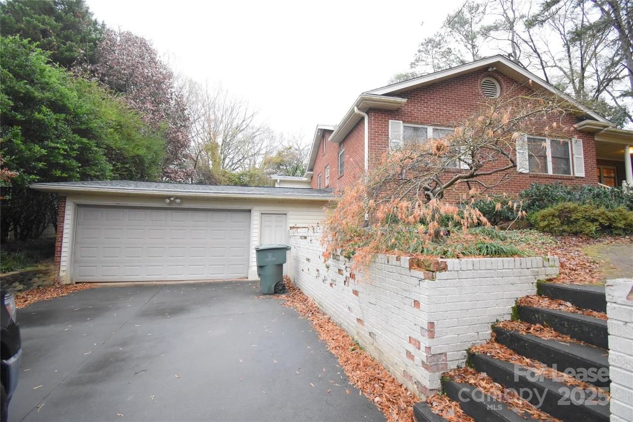 640 Miramar St Ne - Photo 2 of 20