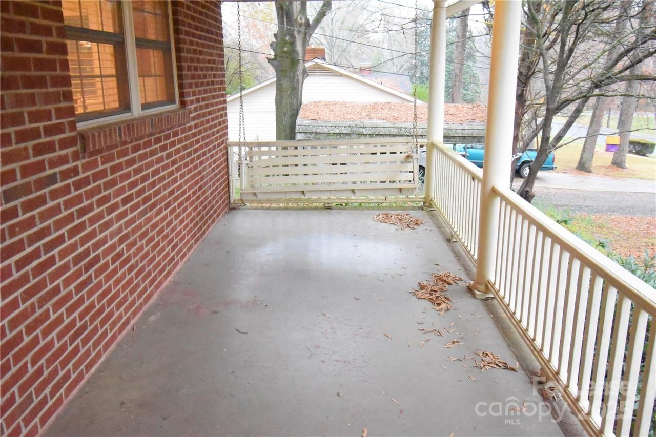 640 Miramar St Ne - Photo 4 of 20