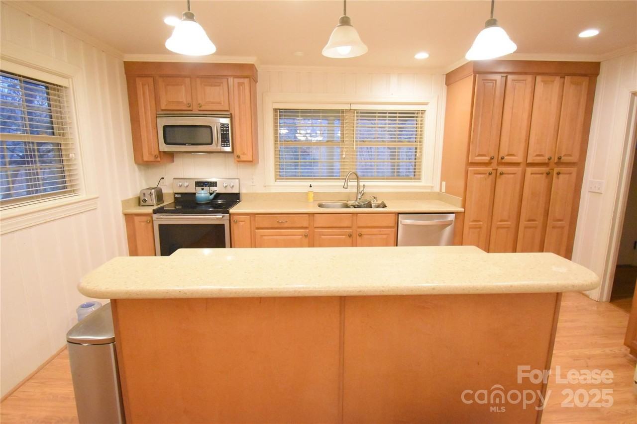 640 Miramar St Ne - Photo 6 of 20