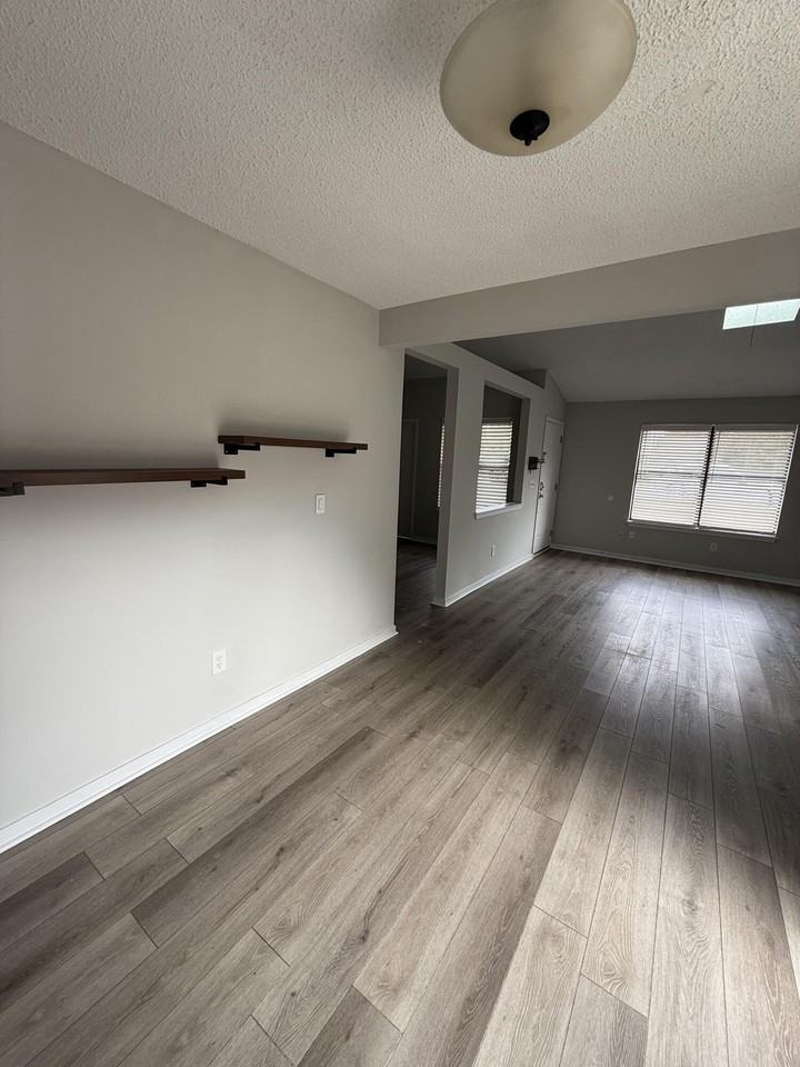 E Lane - Photo 5 of 13