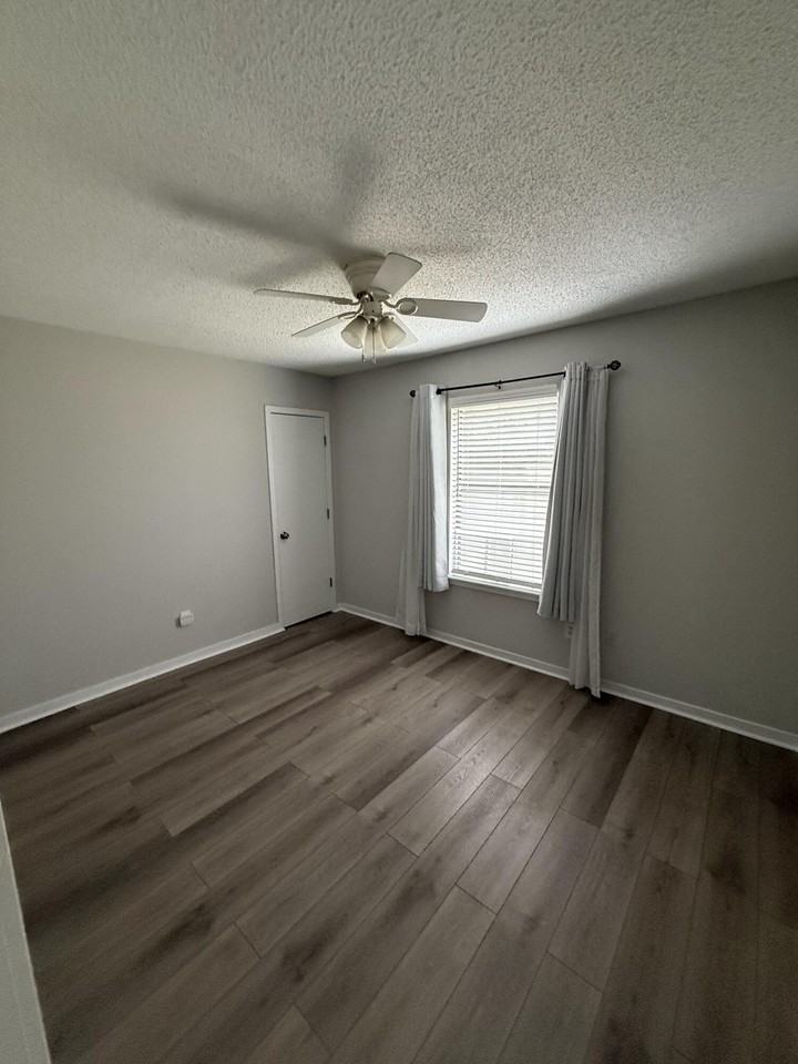 E Lane - Photo 7 of 13