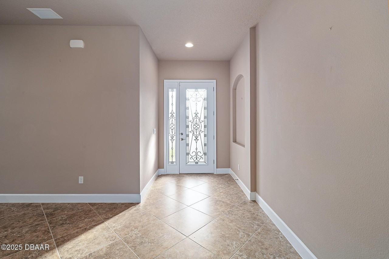 829 Pinewood Drive - Photo 4 of 40