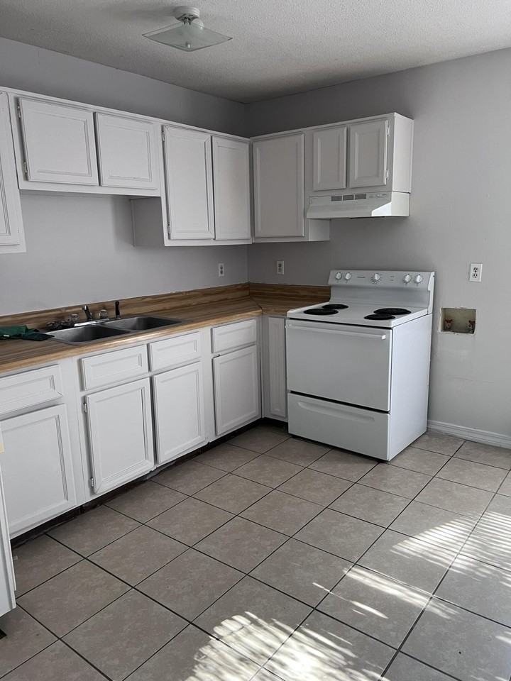 122 Lake St - Photo 2 of 8