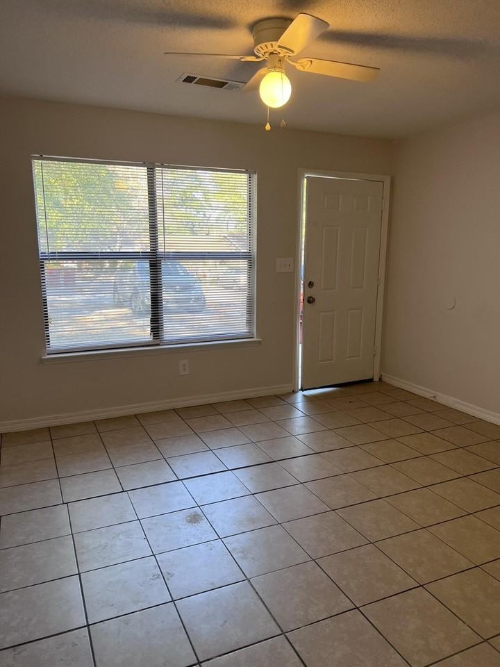 122 Lake St - Photo 5 of 8