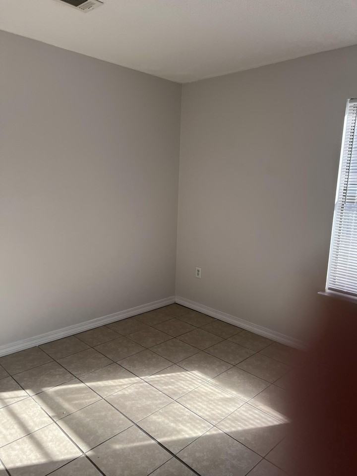 122 Lake St - Photo 7 of 8