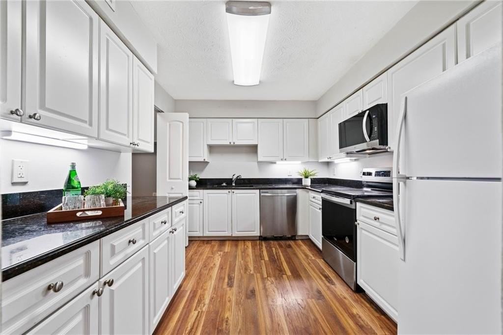 717 Beufort Circle - Photo 5 of 42