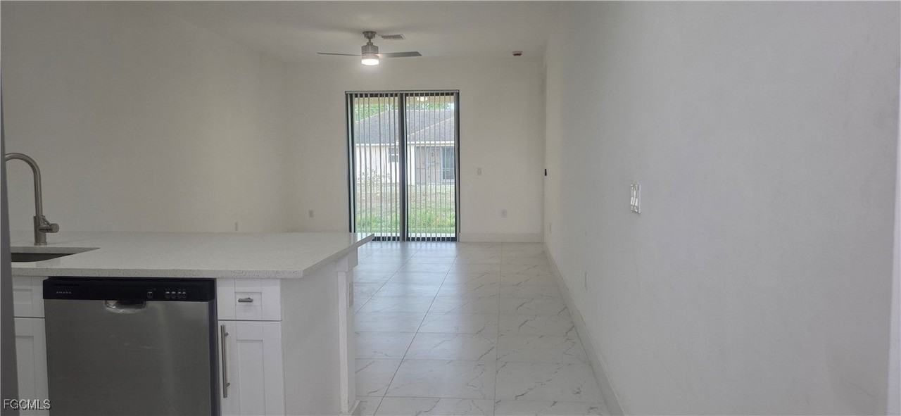 927 Chenault St #A - Photo 4 of 16