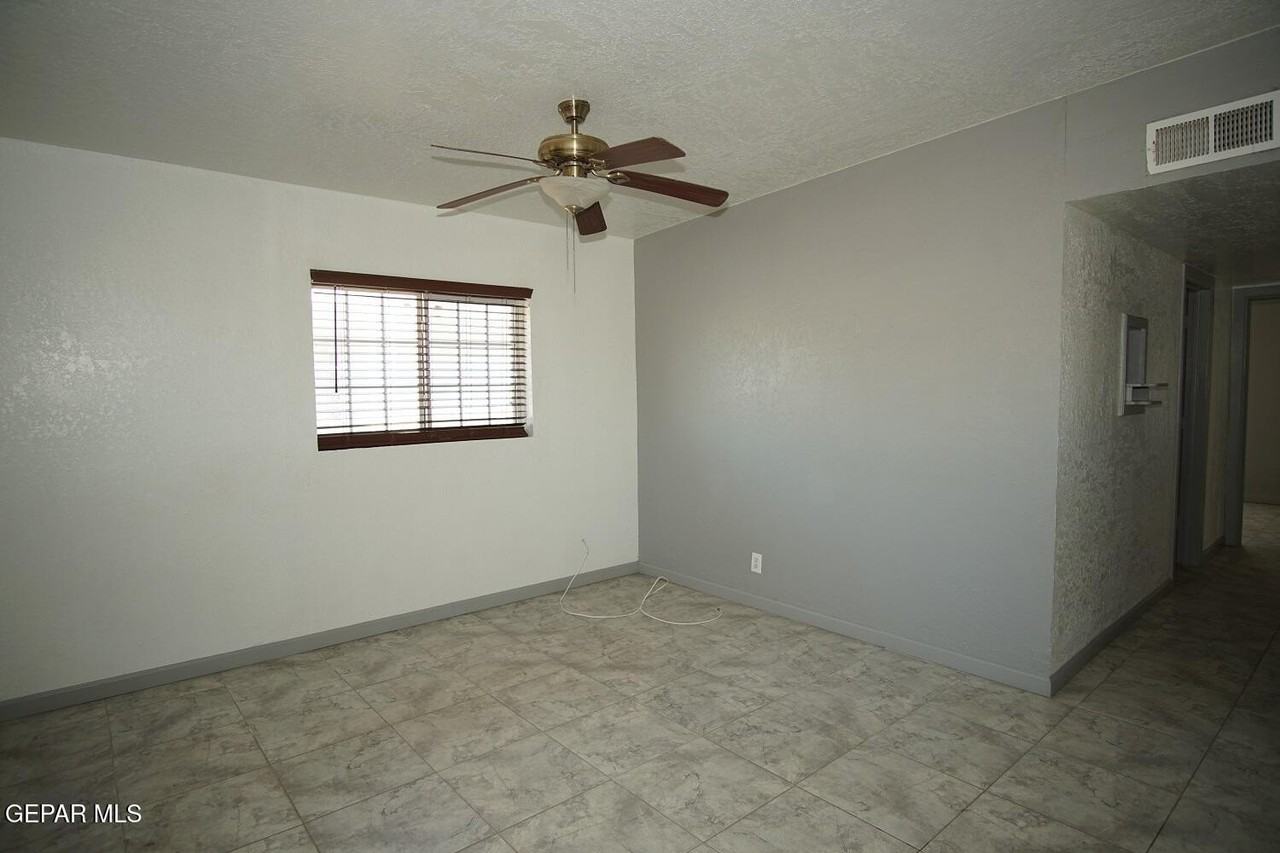 8300 Mount Everest Dr - Photo 3 of 18