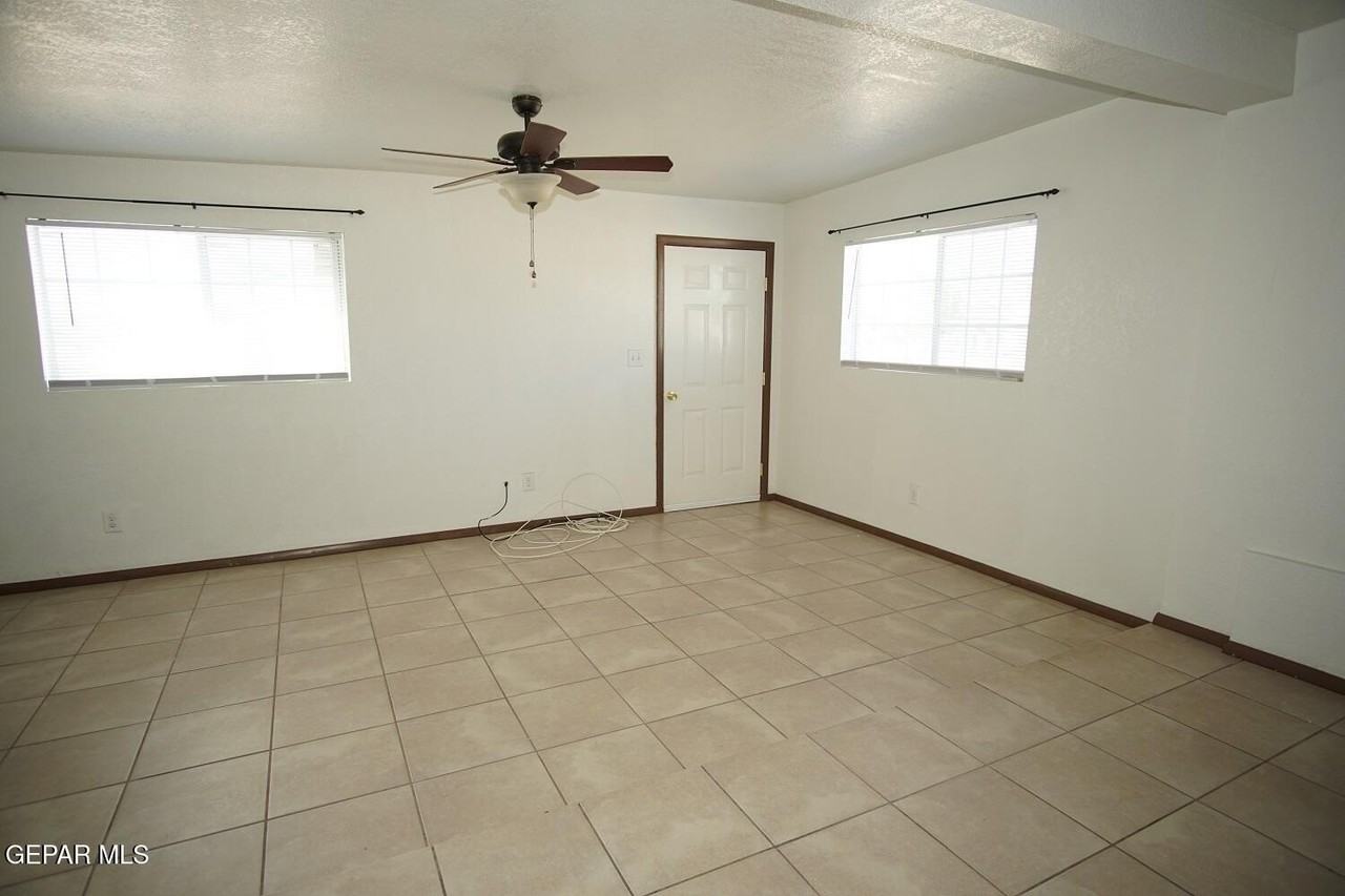 8300 Mount Everest Dr - Photo 7 of 18