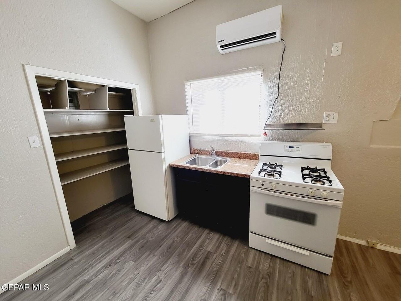 1111 N Cotton St Apt G #G - Photo 4 of 9