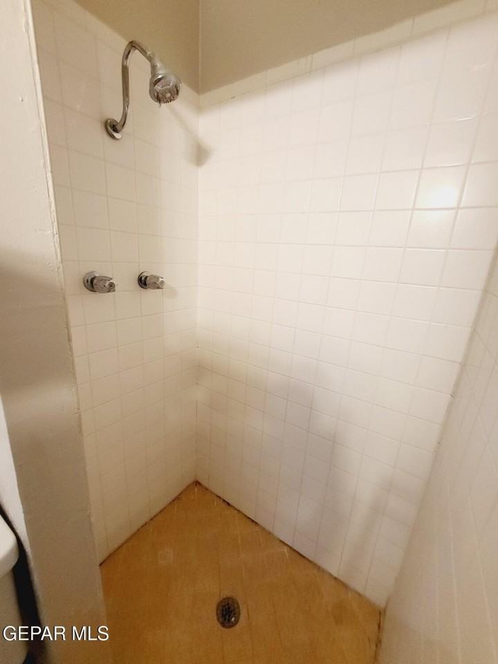 1111 N Cotton St Apt G #G - Photo 7 of 9