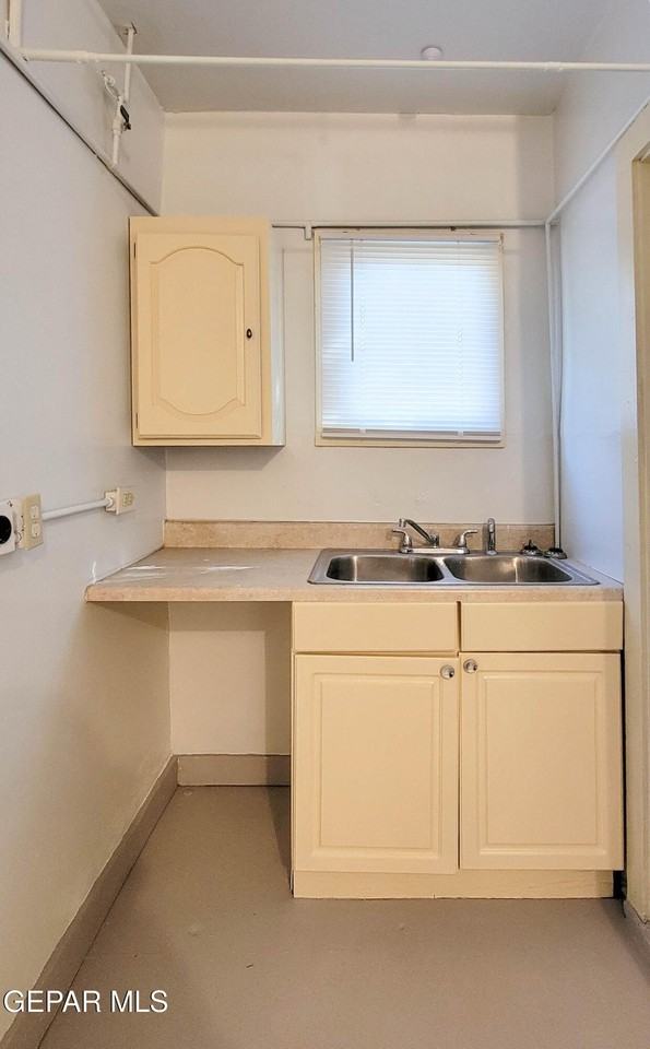 704 Wellesley Road - Photo 3 of 5