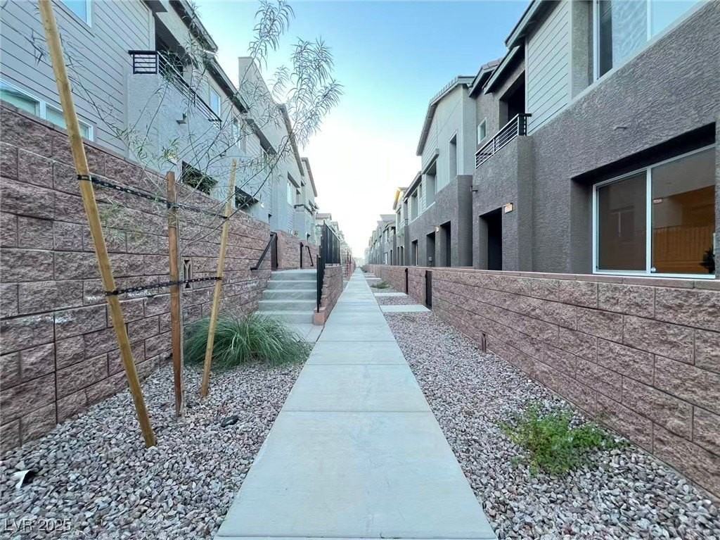 1549 Maria Crossing Avenue - Photo 2 of 30