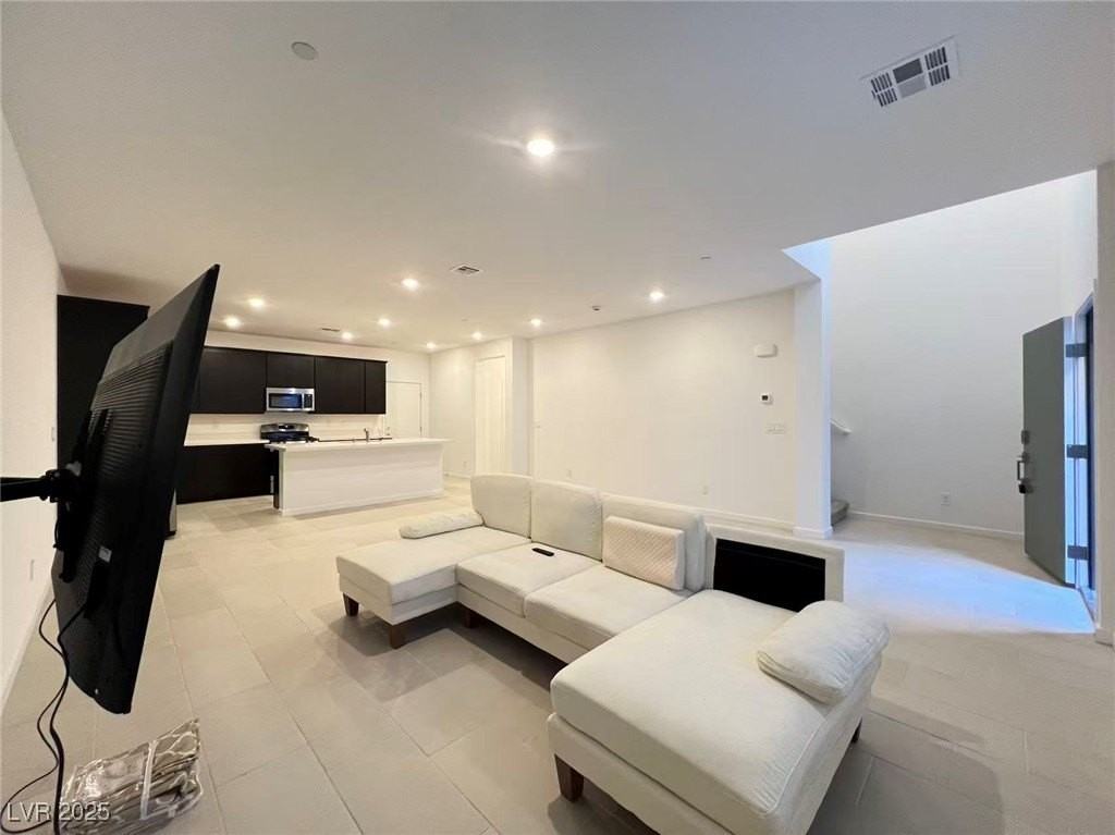 1549 Maria Crossing Avenue - Photo 7 of 30