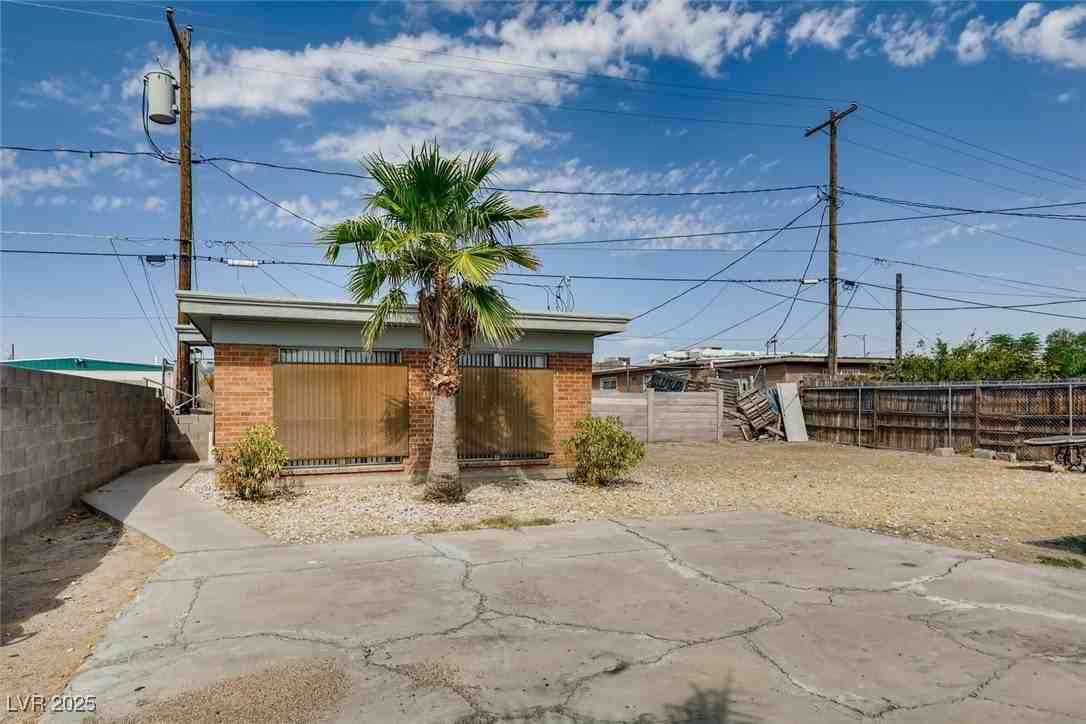 2529 Webster St #C - Photo 3 of 22