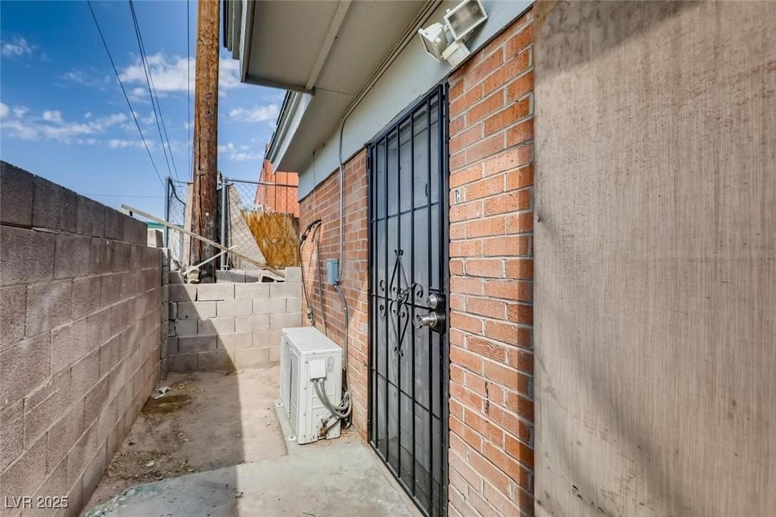 2529 Webster St #C - Photo 4 of 22