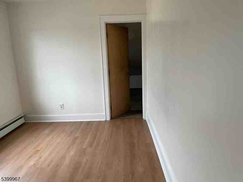 87 Butler St - Photo 3 of 3