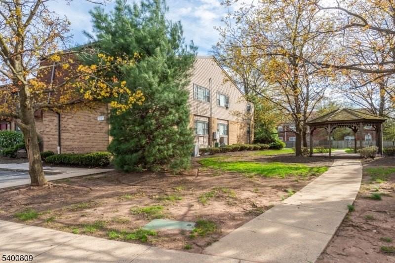 1133 Livingston Ave #14 - Photo 6 of 23