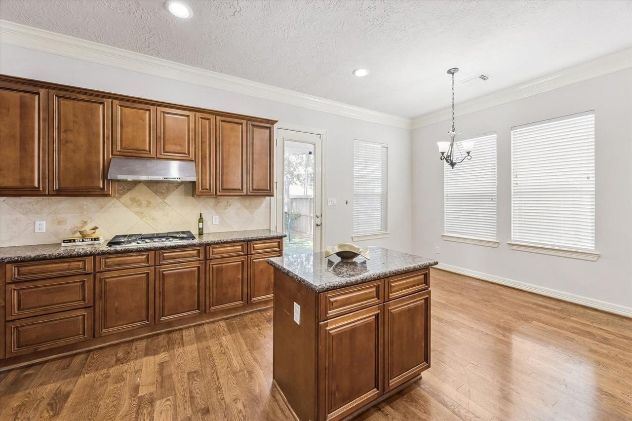 116 White Dr - Photo 4 of 12