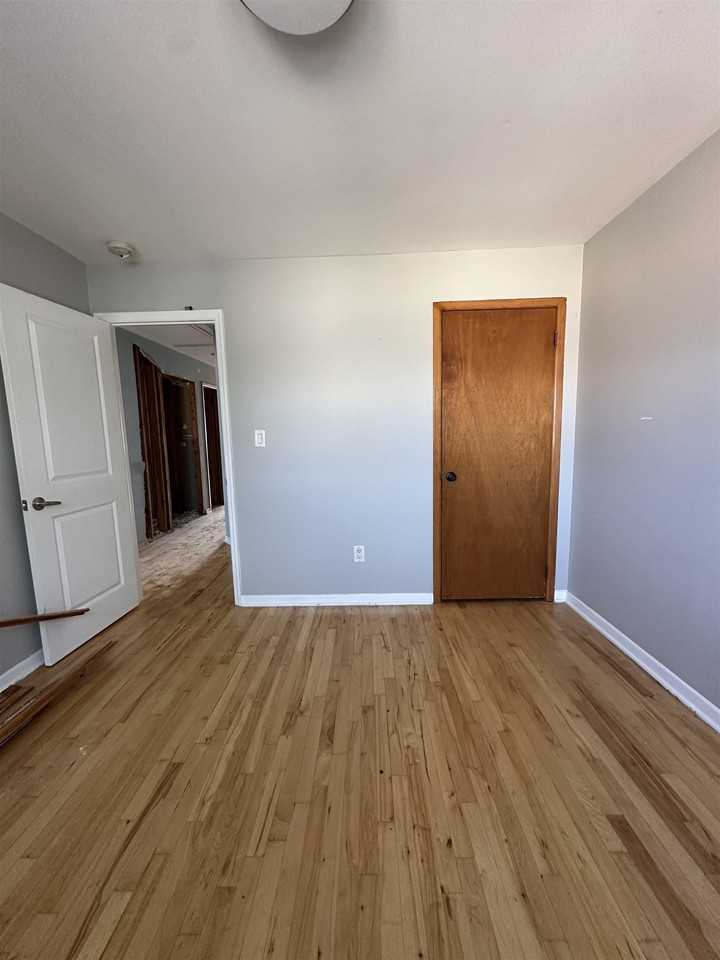 33 E 51st St #2 - Photo 7 of 36