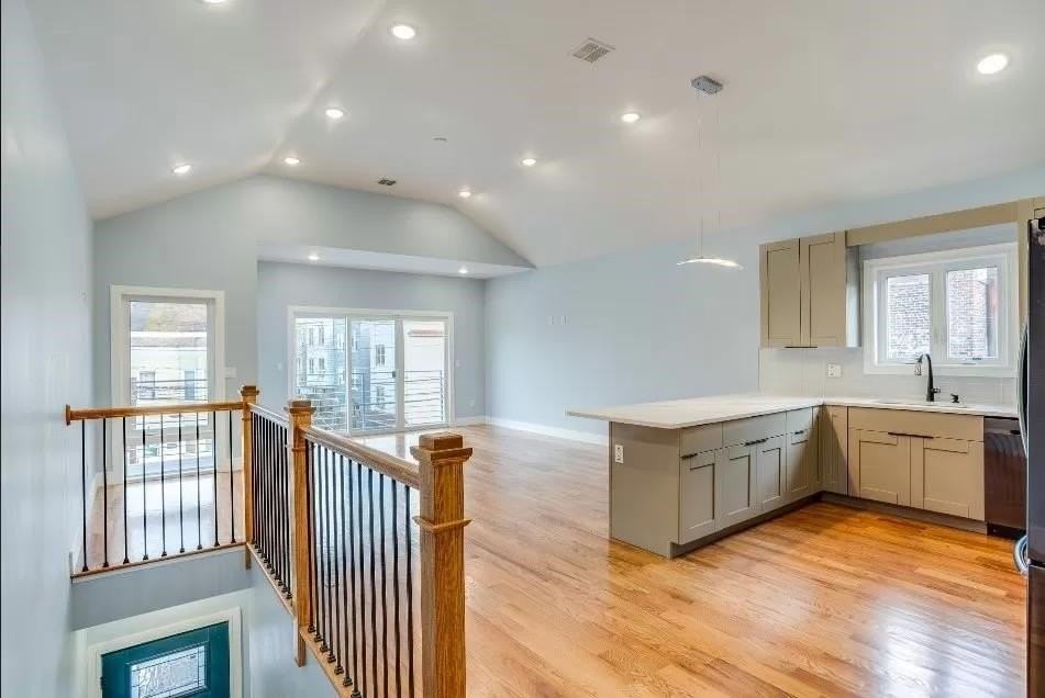 251 Manhattan Ave #2 - Photo 4 of 17