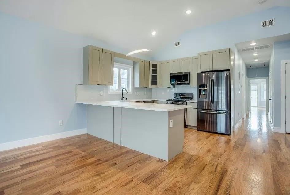 251 Manhattan Ave #2 - Photo 6 of 17