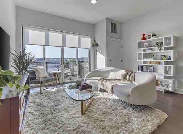 260 Avenue East #401