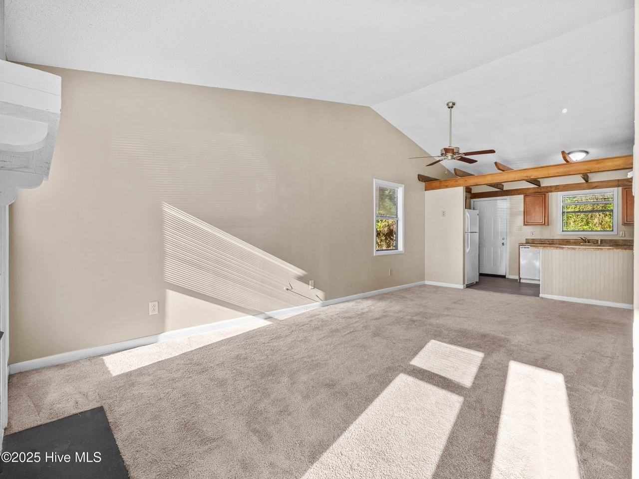 125 Village Cir - Photo 3 of 19