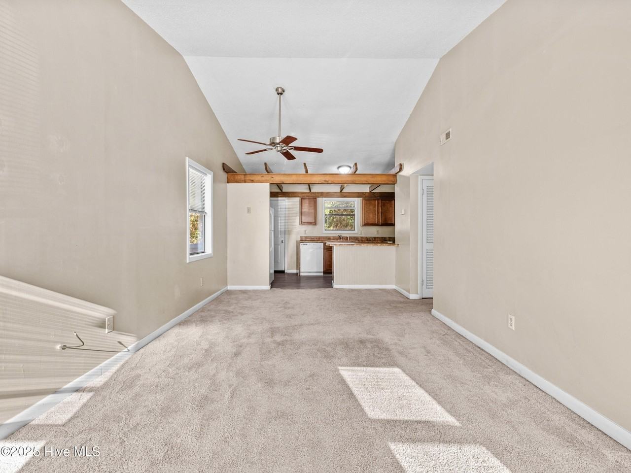 125 Village Cir - Photo 6 of 19