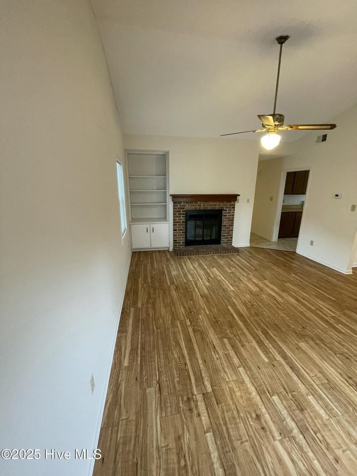 100 Tiffany Court - Photo 3 of 16