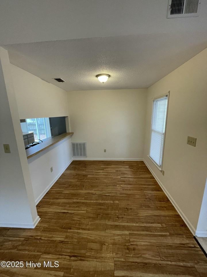 100 Tiffany Court - Photo 4 of 16