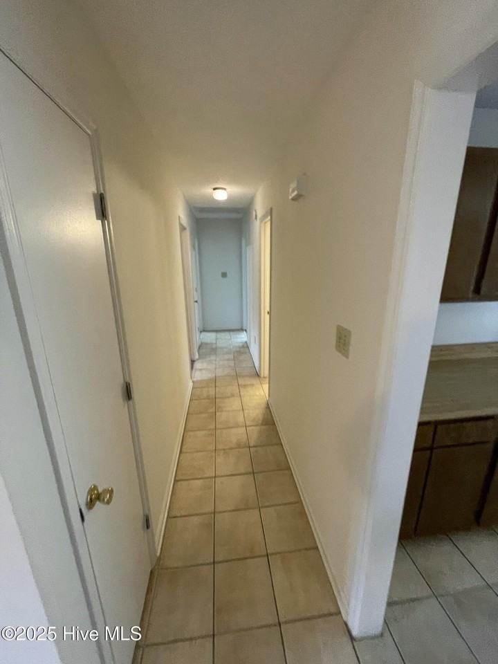 100 Tiffany Court - Photo 5 of 16