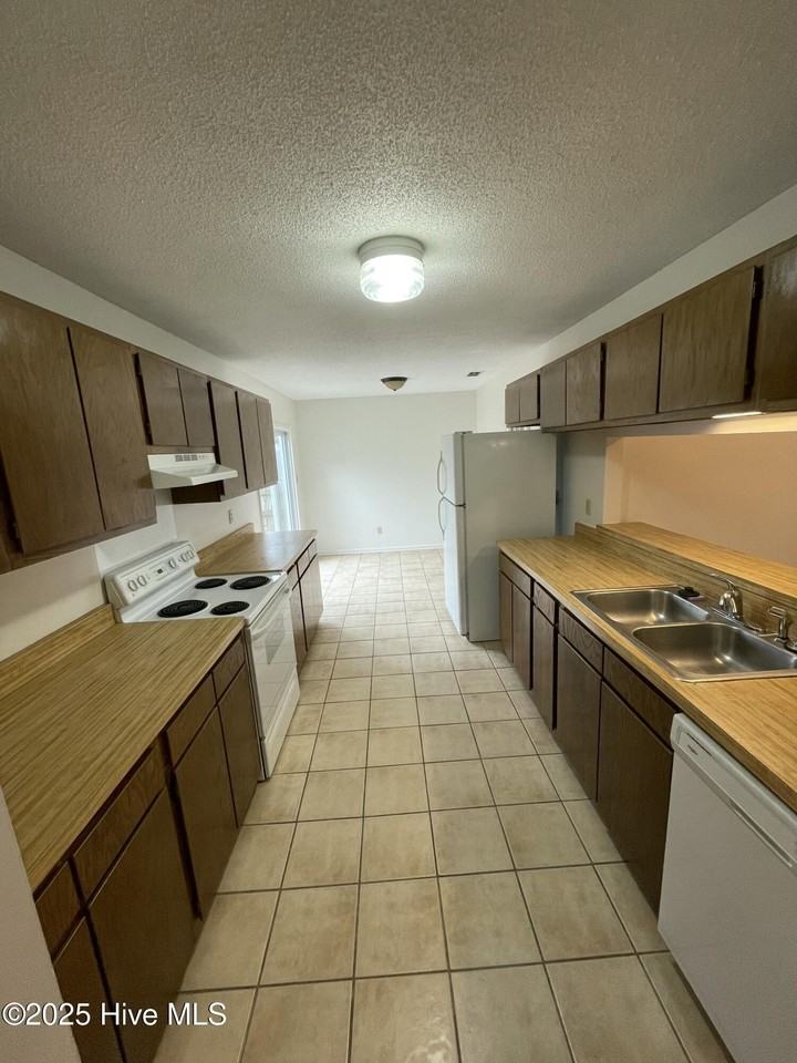 100 Tiffany Court - Photo 6 of 16